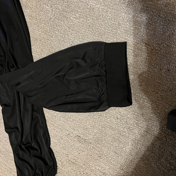 NWOT: size 2x slinky stretchy pj set with jogger style, cuffed bottoms - Picture 3 of 12